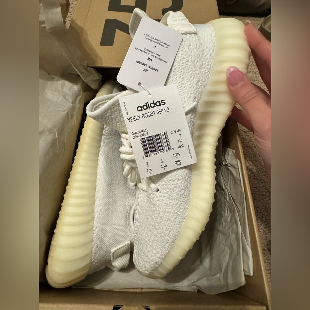 Yeezy boost 350 v2  cream white
